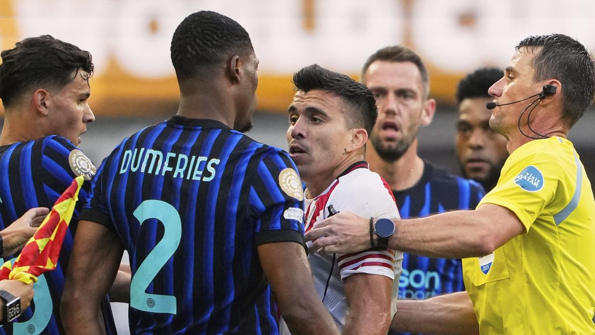 Kericuhan Usai Laga Inter vs River Plate: Acuna Hampir Hajar Dumfries!