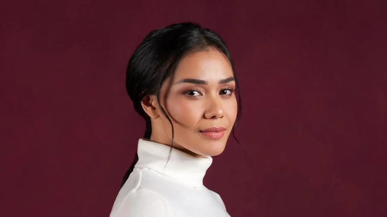 Warna Sweater yang Cocok untuk Kulit Sawo Matang, Intip 6 Inspirasinya dari Marion Jola-Putri Marino