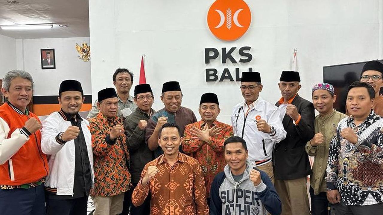 Ketua Fraksi PKS DPR RI Jazuli Juwaini mengaku komunikasi antara partainya dengan Presiden terpilih RI 2024-2029 Prabowo Subianto sudah terjalin sejak lama.