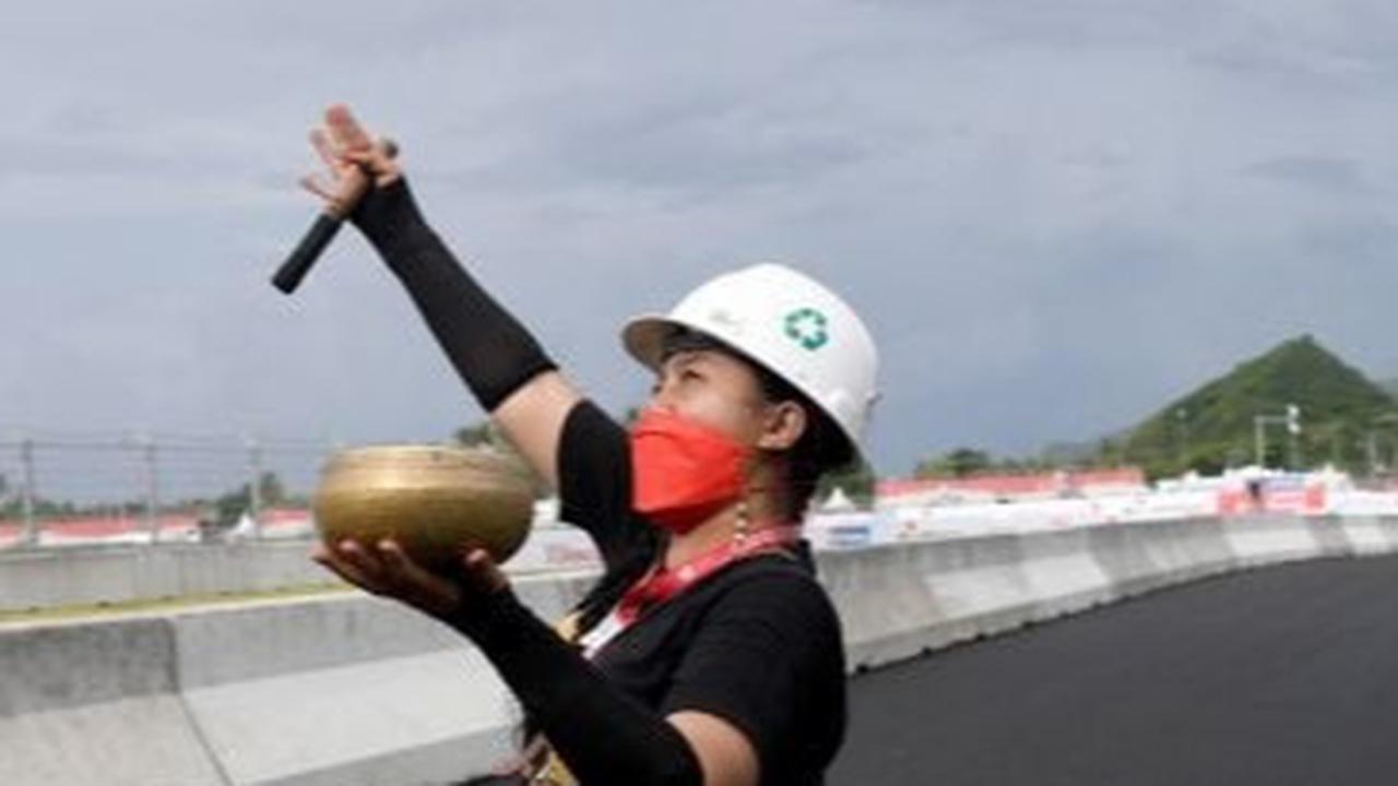 Mbak Rara Pawang Hujan