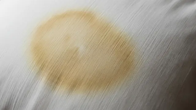 Noda Bekas Keringat di Bantal (AI Generated)