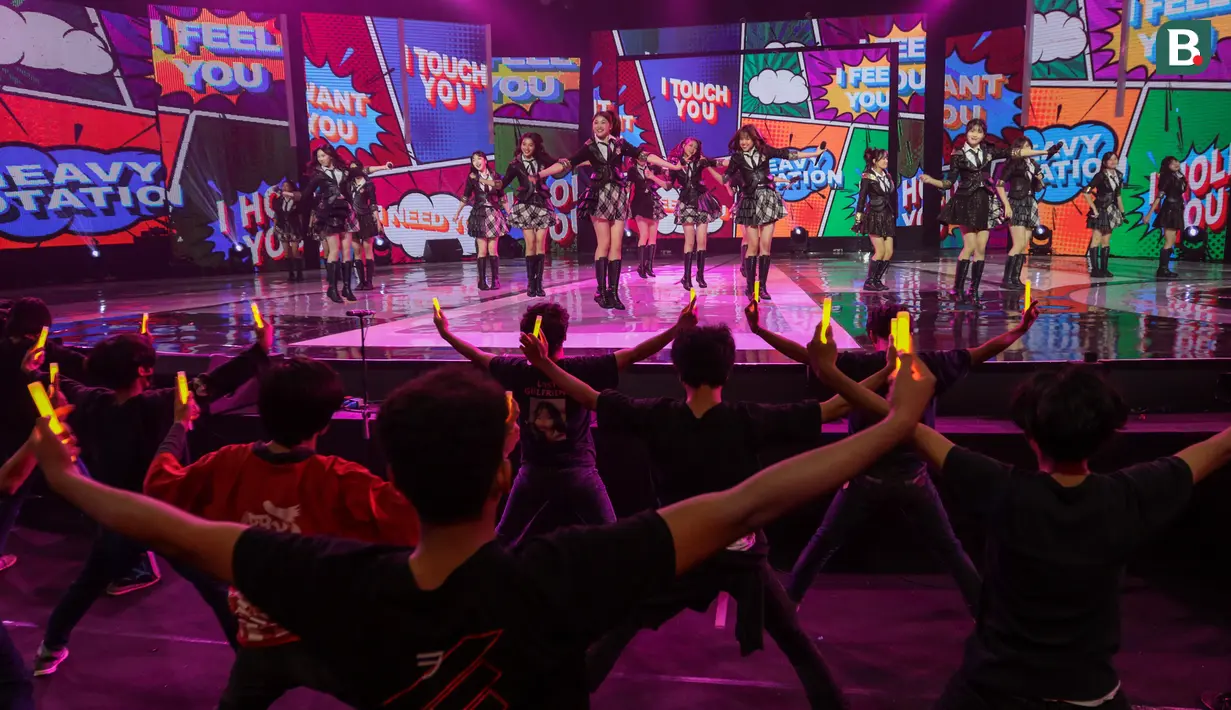 <p>JKT 48&nbsp;saat tampil memeriahkan acara Sportcaster Piala Dunia 2022 pada acara Konser Histeria Pesta Bola Dunia 2022 di EMTEK City, Jakarta, Kamis (20/10/2022). (Bola.com/Bagaskara Lazuardi)</p>