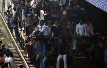Tradisi Mudik Ekstrem di Bangladesh