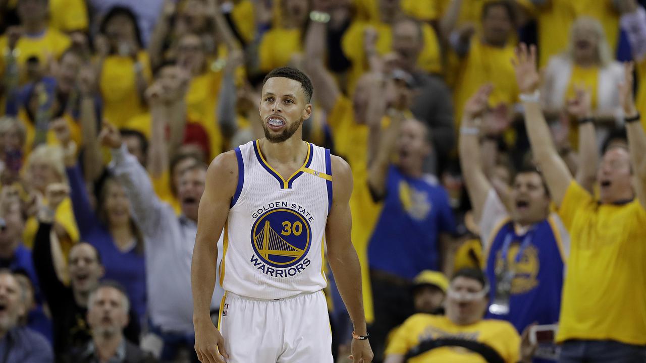 Stephen Curry membantu Golden State Warriors juara NBA 2017. 