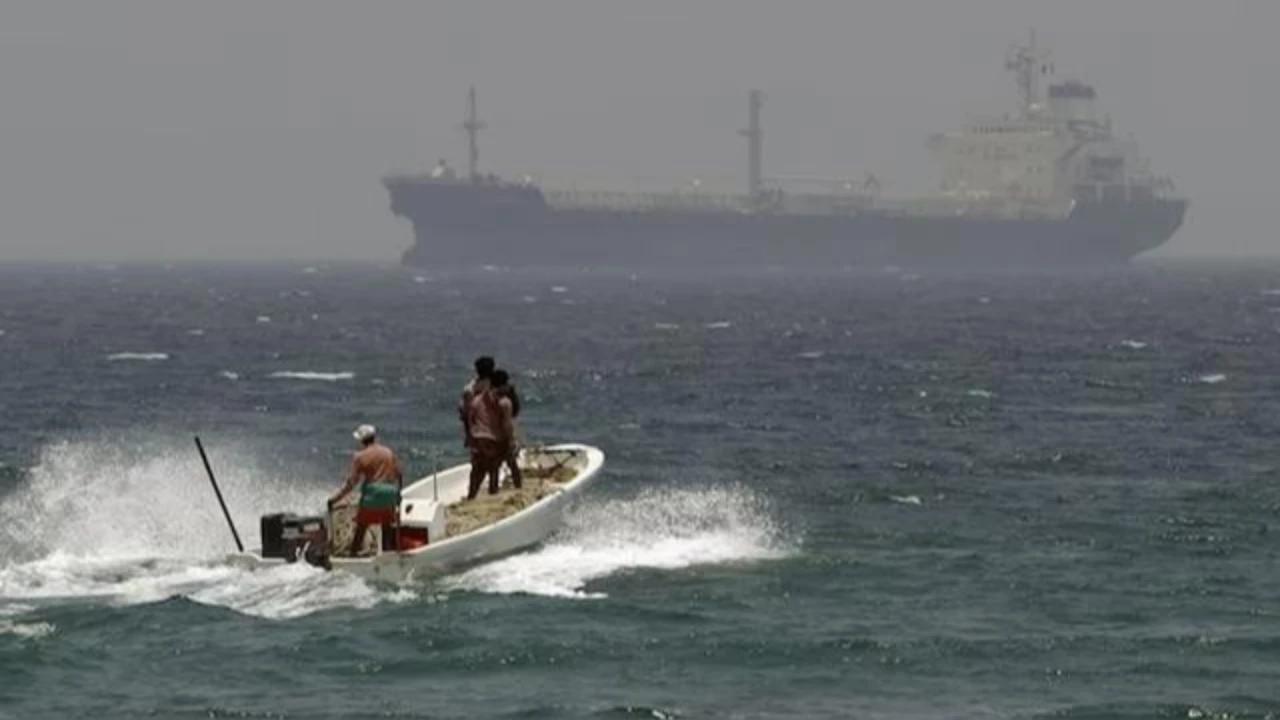 Situasi Memanas, Angkatan Laut AS Tembak dan Sita Kapal Kargo Berbendera Iran