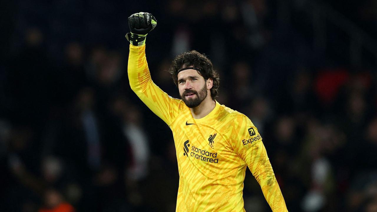 Perbandingan Performa Alisson Becker dengan Kiper Top Dunia
