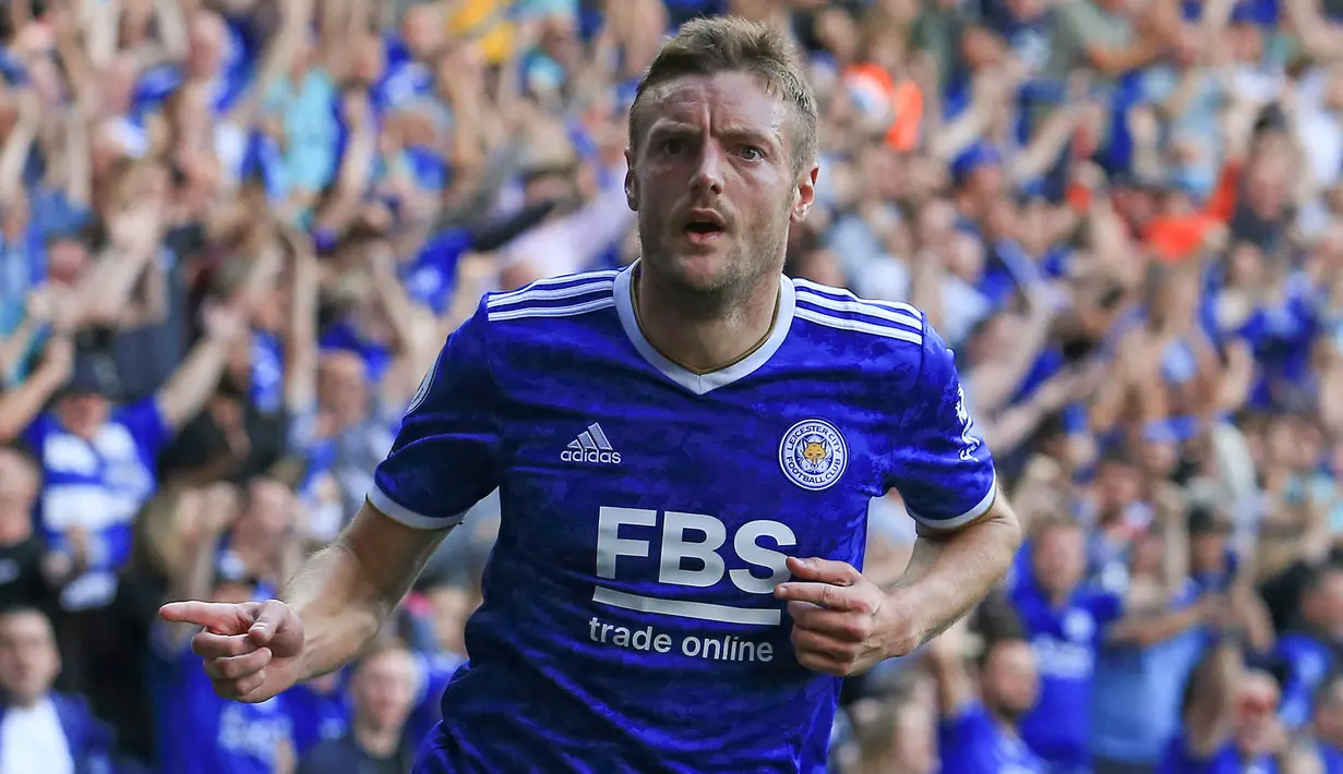 Jamie Vardy tercatat menjadi pencetak gol terbanyak kedua di Liga Inggris, setelah Mohamed Salah. Gelandang 34 tahun tersebut mampu mencetak 7 gol dan 1 assist dari 11 penampilannya bersama Leicester City. (AFP/Lindsey Parnaby)