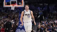 Selebrasi Luka Doncic saat Mavericks melawan Houston Rockets di lanjutan NBA (AP)