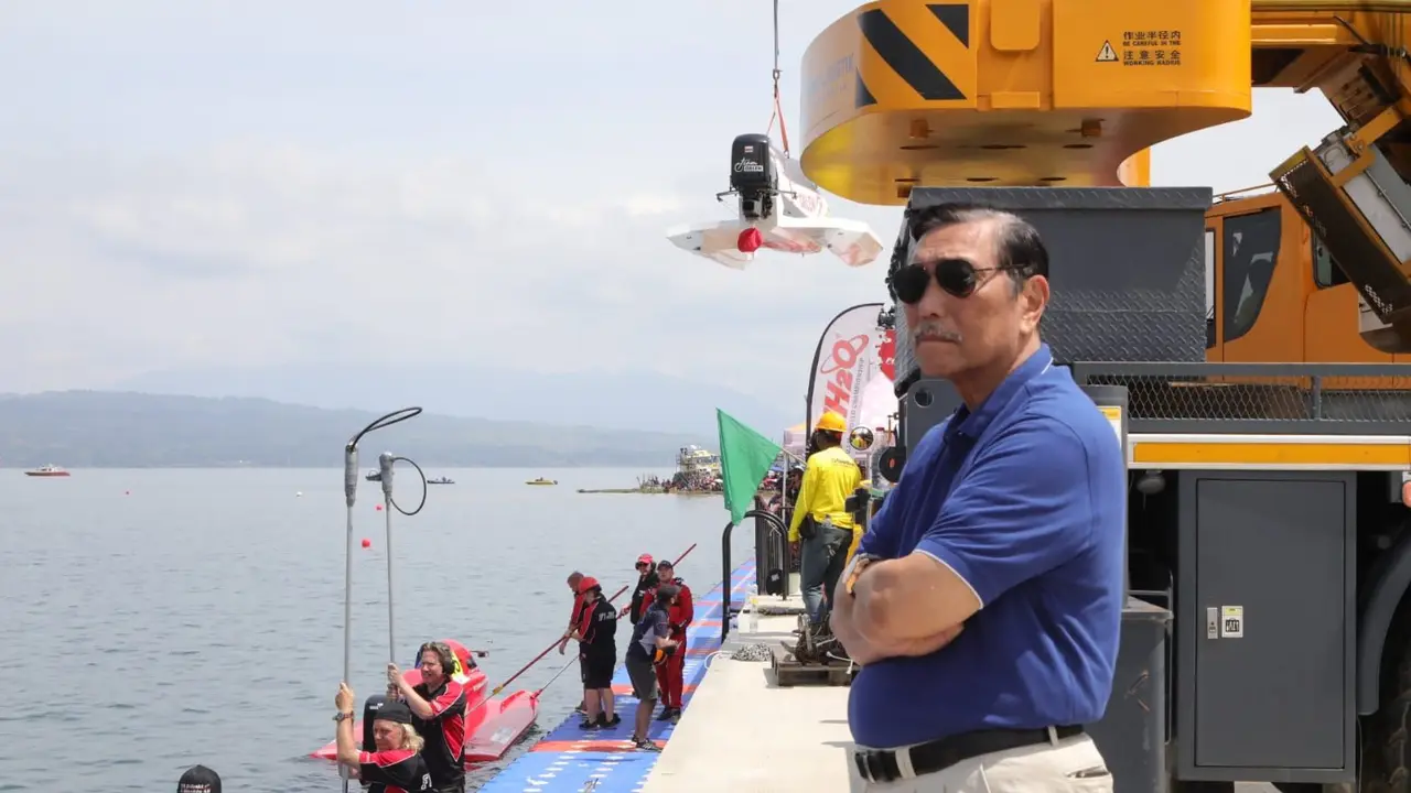 Menteri Koordinator Bidang Kemaritiman dan Investasi Luhut Binsar Pandjaitan telah melakukan beberapa kali pengecekan di kawasan Pelabuhan Balige dan Lapangan Sisingamangaraja, yang menjadi tempat utama lokasi kejuaraan F1 Powerboat. (Dok Kemenko Marves)