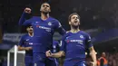 Gelandang Chelsea, Cesc Fabregas, melakukan selebrasi usai membobol gawang Derby County pada Piala Liga Inggris di Stadion Stamford Bridge, Kamis (1/112018). Chelsea menang 3-2 atas Derby County. (AP/Nick Potts)