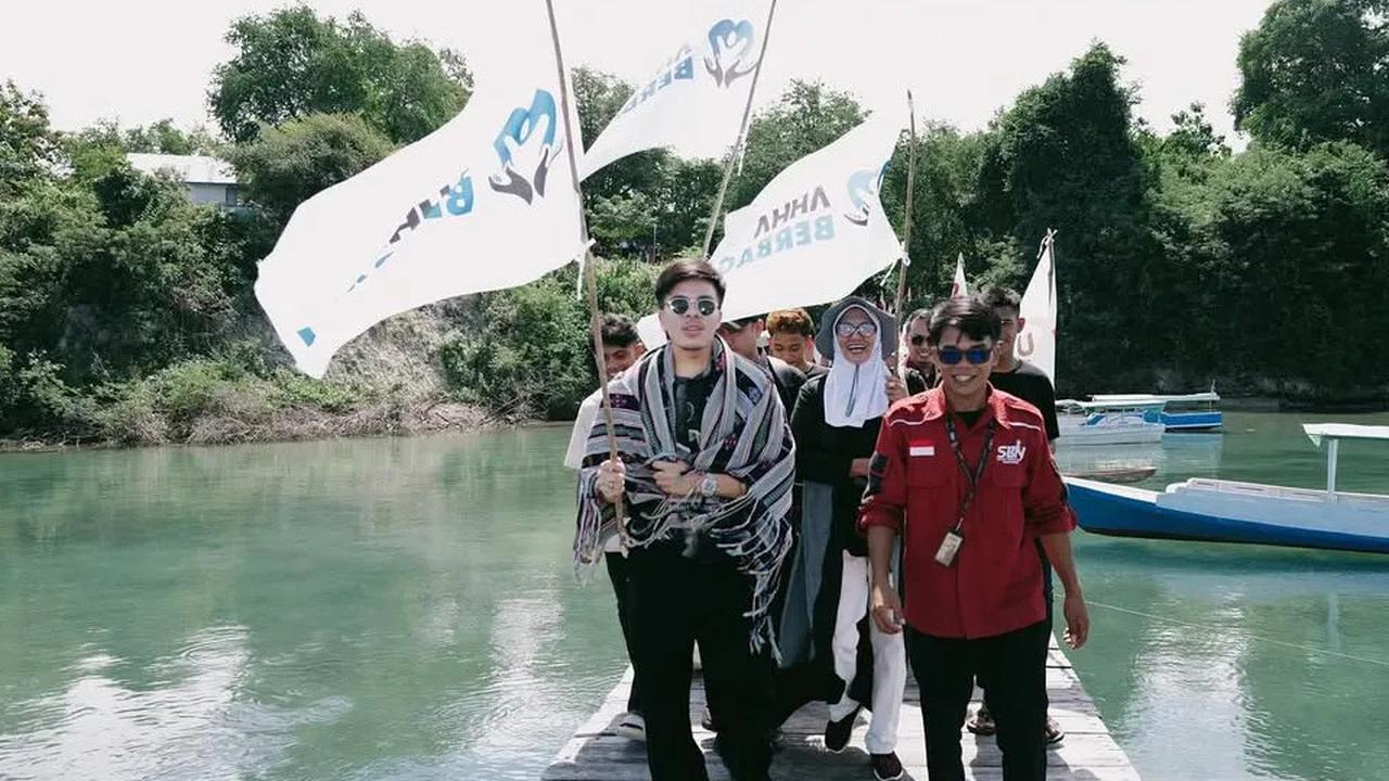 Momen Seru Atta Halilintar saat Salurkan Hewan Kurban di NTT Naik Kapal