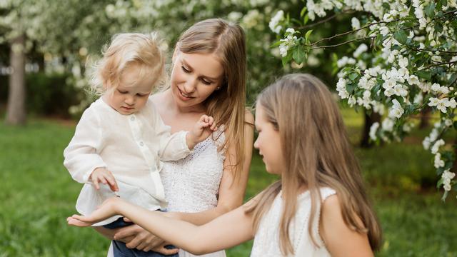 Ilustrasi anak dan orang tua