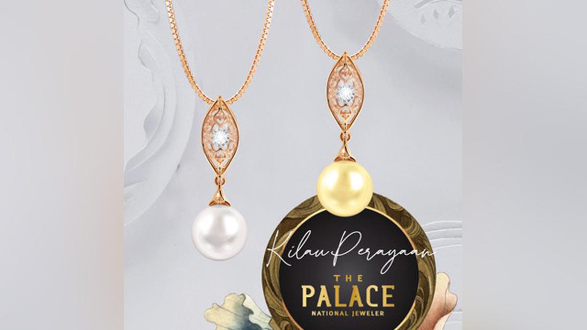 The Palace Jeweler Bagikan Liontin Berlian Senilai Rp8 Jutaan