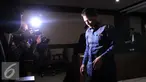 Terdakwa kasus suap perkara hukum yang juga Panitera Pengadilan Negeri Jakarta Utara Rohadi meninggalkan ruangan usai menjalani sidang dengan agenda pembacaan dakwaan di Pengadilan Tipikor, Jakarta, Senin (5/9). (Liputan6.com/Helmi Afandi)