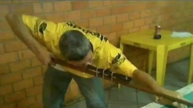 10 Potret Kocak Orang Main Billiar, Ada yang Pakai Kuda Hingga Teropong