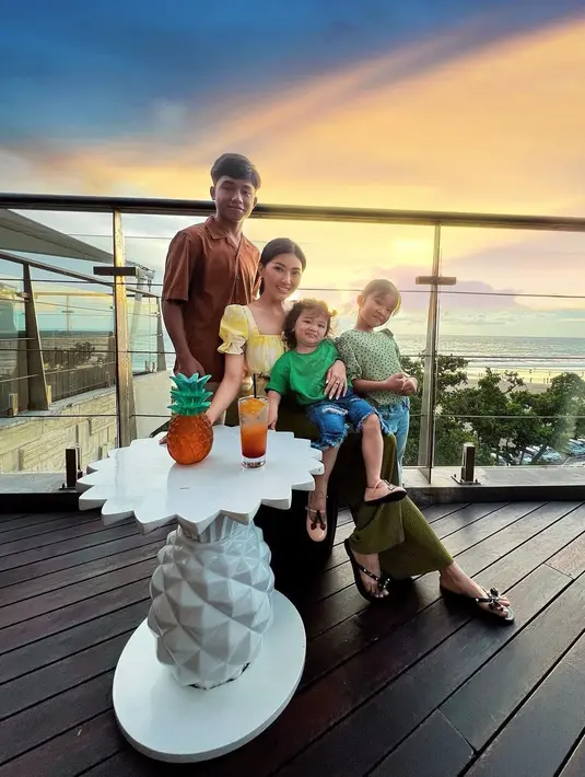 Sarwendah dan Ketiga Anaknya (Instagram/sarwendah29)