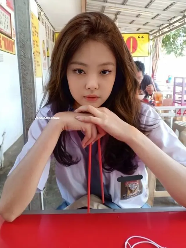 6 Editan Foto Jennie Blackpink Jika Sekolah di Indonesia Ini Bikin Ketawa Geli