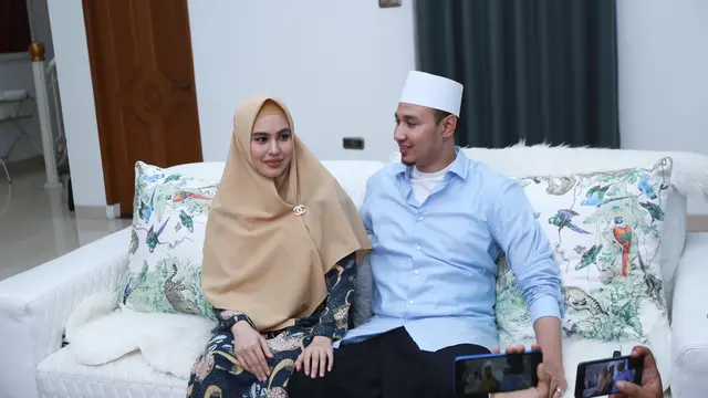 [Fimela] Kartika Putri dan Habib Usman Bin Yahya