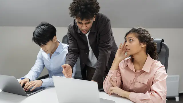 5 Distraksi yang Membuatmu Sulit Fokus Saat Bekerja (photo by freepik.com)