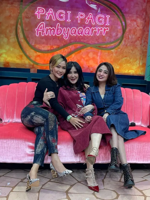 5 Potret Reuni Uut Permatasari, Inul Daratista dan Dewi Perssik, Diva Dangdut