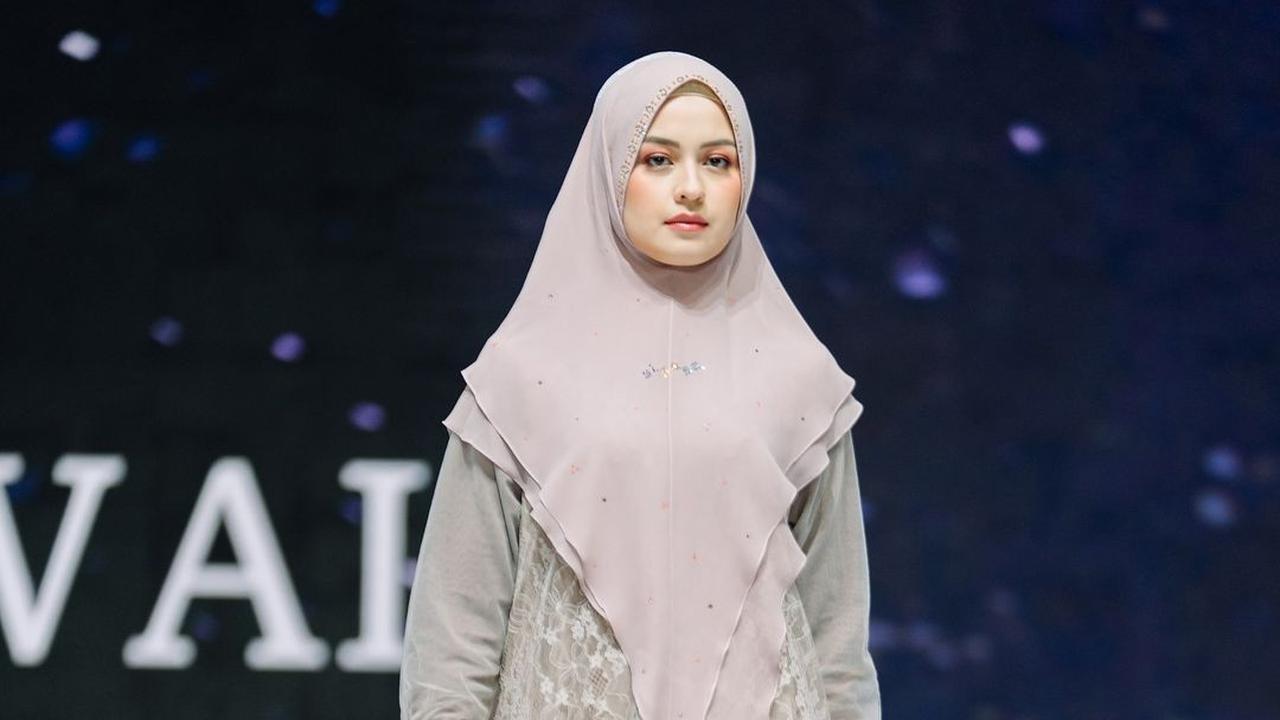 7 Potret Kimberly Ryder Jadi Model Busana Muslim, Cantik Kenakan Hijab Syar'i