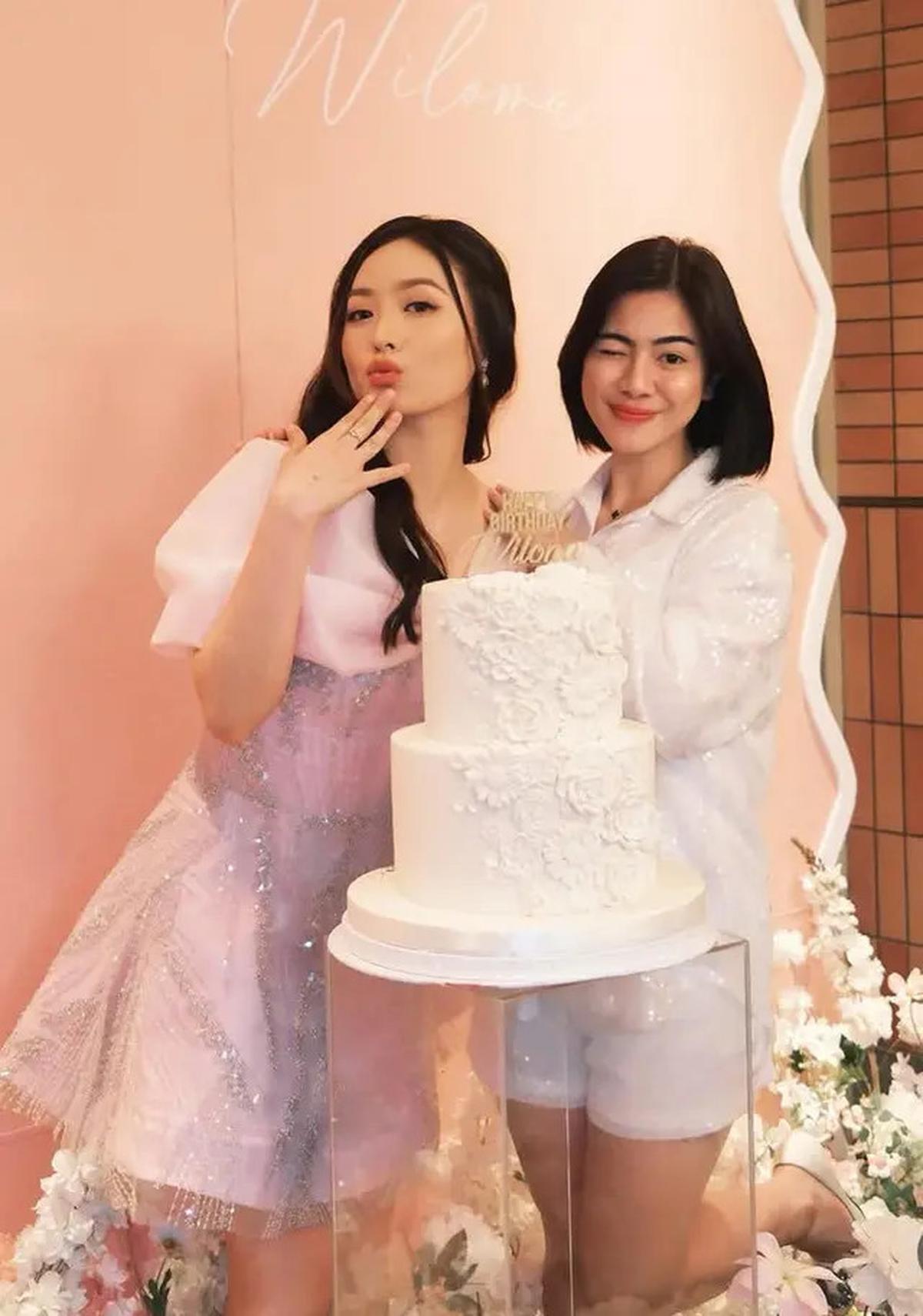 6 Potret Felicya Angelista dan Susan Sameh Kompak Kenakan Baju Putih saat Ulang Tahun Natasha Wilona ke-26