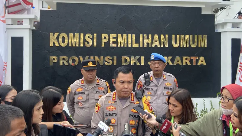 Kapolres Metro Jakarta Pusat Kombes Susatyo Purnomo Condro di Kantor KPU Jakarta