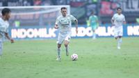Tyronne del Pino Ramos dalam pertandingan Persib Bandung melawan Persija Jakarta yang berakhir 2-2 di Stadion Patriot Candrabhaga, Kota Bekasi, Minggu (16/2/2025). (Bola.com/Muhammad Iqbal Ichsan)
