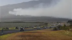 Asap berhembus melintasi lereng gunung berapi Haleakala di Maui, Hawaii, saat api membakar wilayah pedalaman Maui pada Selasa, 8 Agustus 2023. (Matthew Thayer/The Maui News via AP)