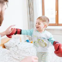 Kiat Menghadapi Balita yang Suka Memukul