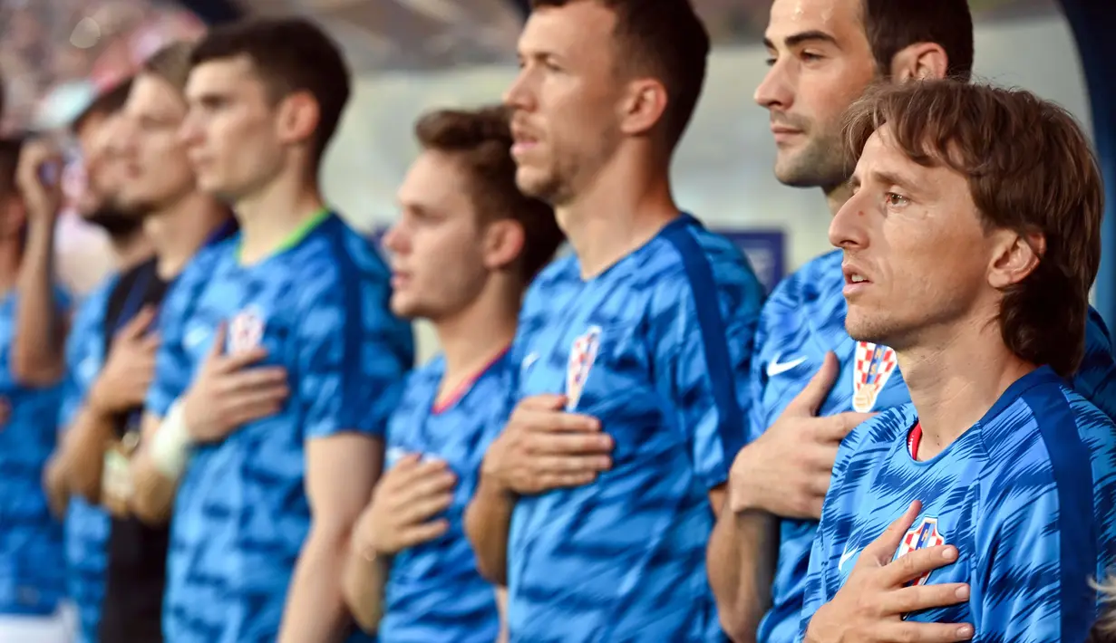 Kroasia, finalis Piala Dunia 2018 bertukar posisi dengan Portugal dan harus turun satu peringkat ke urutan enam dengan 1.625 poin. (AFP/Denis Lovrovic)