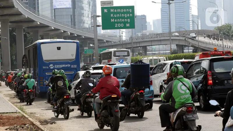 FOTO: Minggu Kedua PPKM Level 4, Mobilitas Warga Jakarta Naik 26 Persen