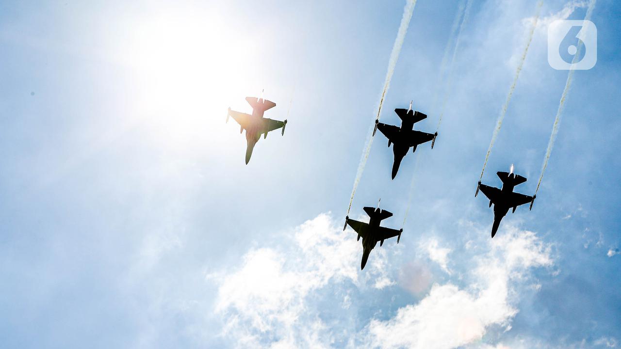 HUT TNI AU, Jet Tempur Bentuk Formasi 77 di Langit Jakarta