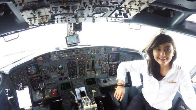 10 Potret Cantik Pilot  Asal Brebes Ini Mampu Alihkan 