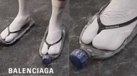 Balenciaga jual sandal dari botol plastik. (Dok: Instagram&nbsp;https://www.instagram.com/p/ChsDkkjse6e/?igshid=YmMyMTA2M2Y%3D&nbsp;Liputan6.com dyahpamela)