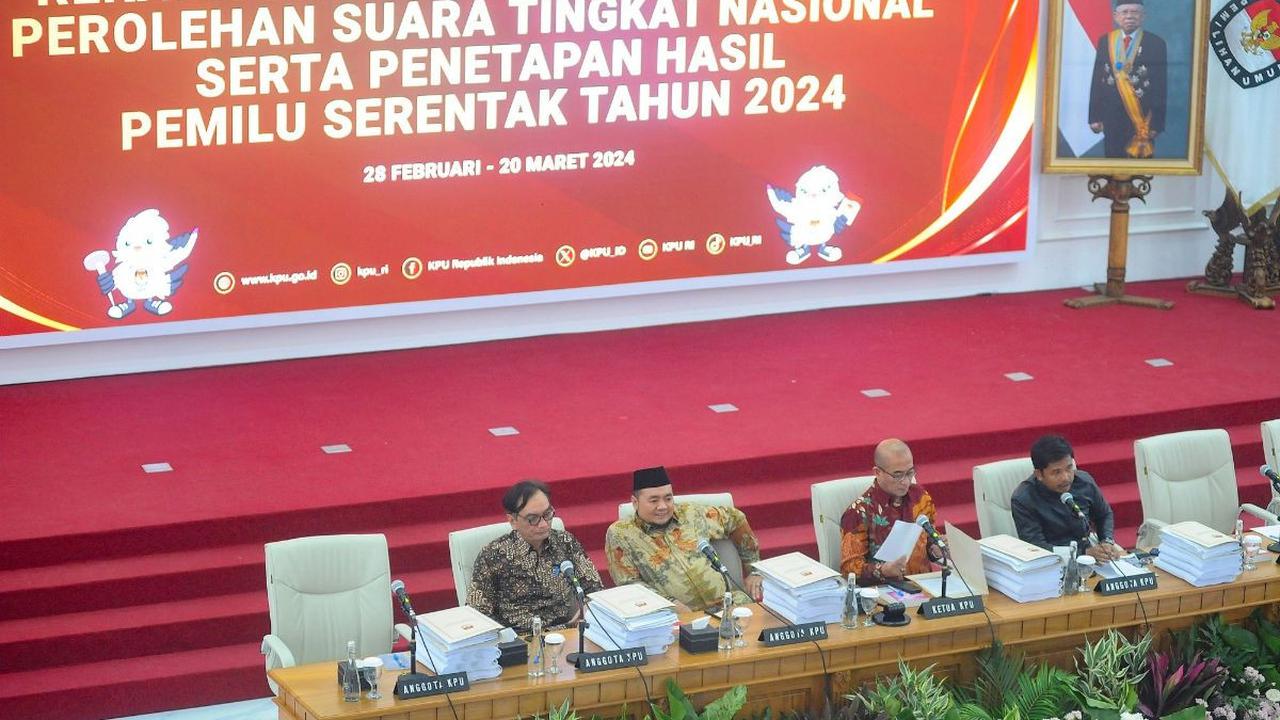 Saat dihitung, selisih suara Prabowo-Gibran dengan kedua pesaingnya cukup berjarak.<br>