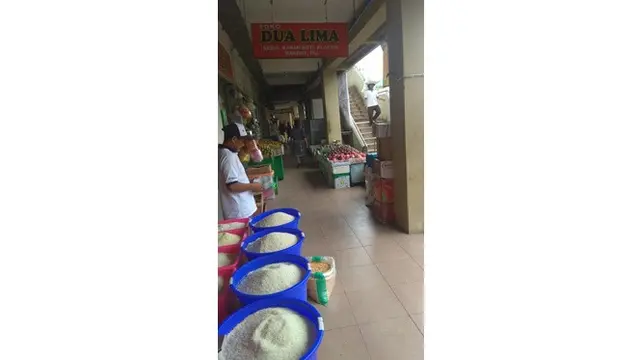 Efek Virus Corona, Ini 6 Potret Pasar Tradisional Sepi Pengunjung