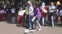 [VIDEO] Orangtua Tuntut Ganti Rugi ke Penerbit Buku Ajar `Porno`