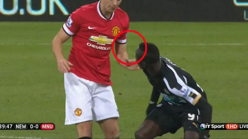 Jonny Evans vs Papiss Cisse