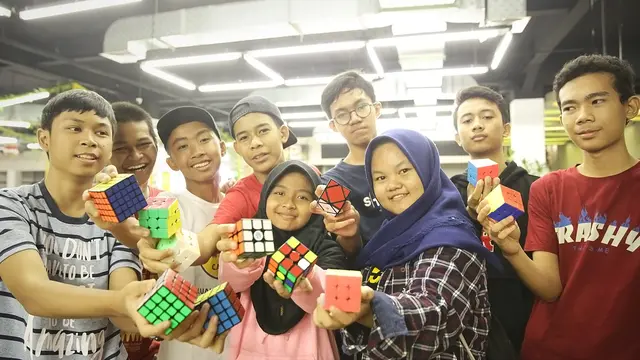 Depok Rubik S Cube Community Belajar Pecahkan Masalah Dan Kesabaran Lewat Permainan Fimelahood Fimela Com