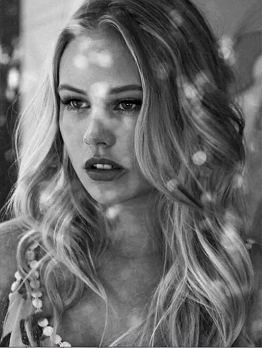 Yarosh sayangnya tak dapat ikut terlibat di film 'Mena' yang beberapa waktu lalu syutingnya menelan dua korban jiwa tersebut. (Bintang/EPA)