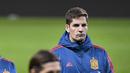 Pelatih Spanyol, Robert Moreno melihat para pemainnya berlatih di Solna, Swedia (14/10/2019). Spanyol akan bertanding melawan Swedia pada Grup F Kualifikasi Piala Eropa 2020 di Stadion Friends Arena. (AFP Photo/Jonathan Nackstrand)