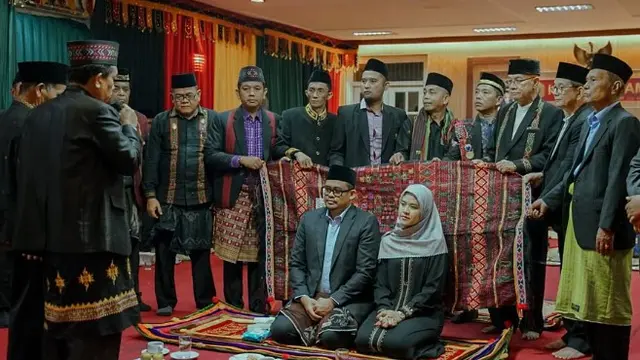 Kahiyang Ayu pakai hijab (Instagram/ayangkahiyang)