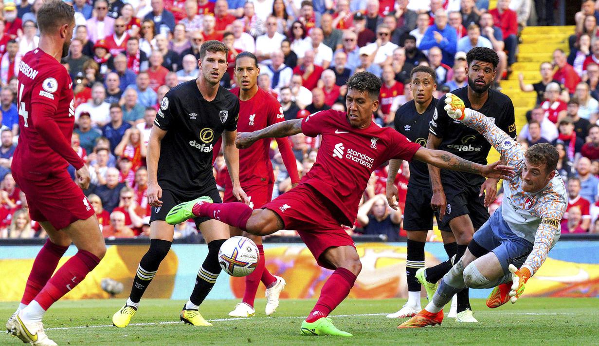 Pada menit ke-62, Roberto Firmino berhasil mencetak Brace. Liverpool kemudian berhasil mencetak dua gol lagi sebelum laga usai, yaitu lewat Fabio Carvalho (81') dan Luis Diaz (85'). (AP/PA/Peter Byrne)