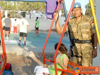 Citizen6, Lebanon: Selain merenovasi lapangan voli, personel Indobatt dari Kompi Dragon dan Bantuan ini juga memfungsikan kembali arena permainan anak-anak yang berada disekitar lapangan tersebut. (Pengirim: Badarudin Bakri)