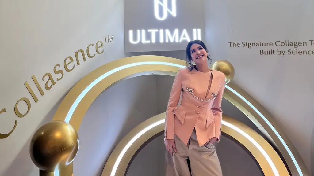 Intip pengalaman aktris sekaligus penyanyi, Mikha Tambayong melihat perawatan kulit sebagai bentuk investasi terhadap diri sendiri bersama ULTIMA II. / Foto dok: Fimela.