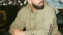 Drake pun harus mengalami penyesuaian diri yang besar karena menjadi ayah dan ibu dari anaknya adalah wanita yang tak begitu dikenalnya. (instagram/champagnepapi)