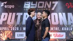 Presiden Byon, Yoshua Marcellos Muliardo bersama petarung Putra Abdullah dan Ronal Siahaan saat Face off sekaligus jumpa pers Byon Combat Showbiz Vol.7 di SCTV Tower, Jakarta, Kamis (12/3/2026). (Bola.com/M Iqbal Ichsan)