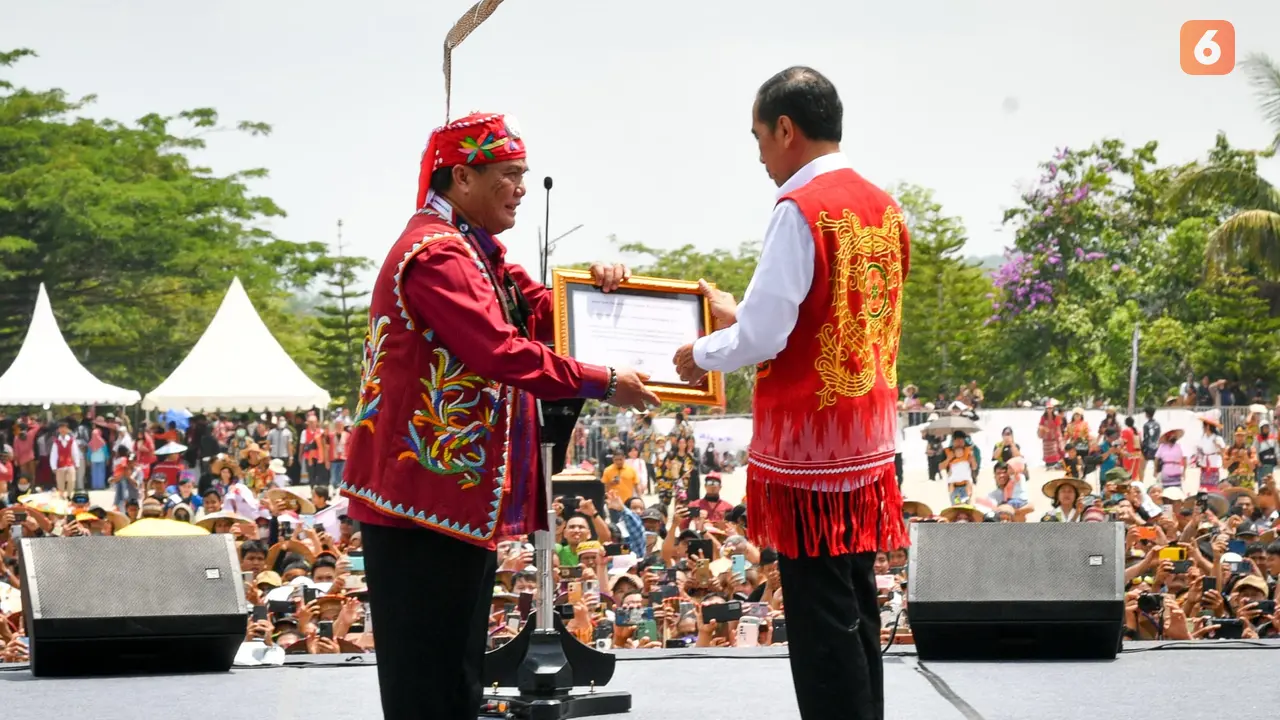 Bupati FX Yapan dan Presiden Jokowi