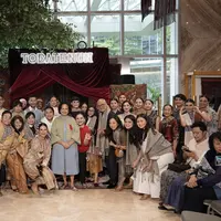 Tobatenun sebagai social enterprise yang berfokus pada pelestarian dan revitalisasi kain tenun tradisional mengadakan kolaborasi dengan berbagai brand pakaian ternama. (Foto/dok: Tonatenun)